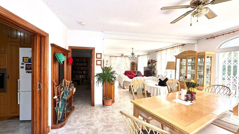 Villa for sale in Torrevieja, Alicante