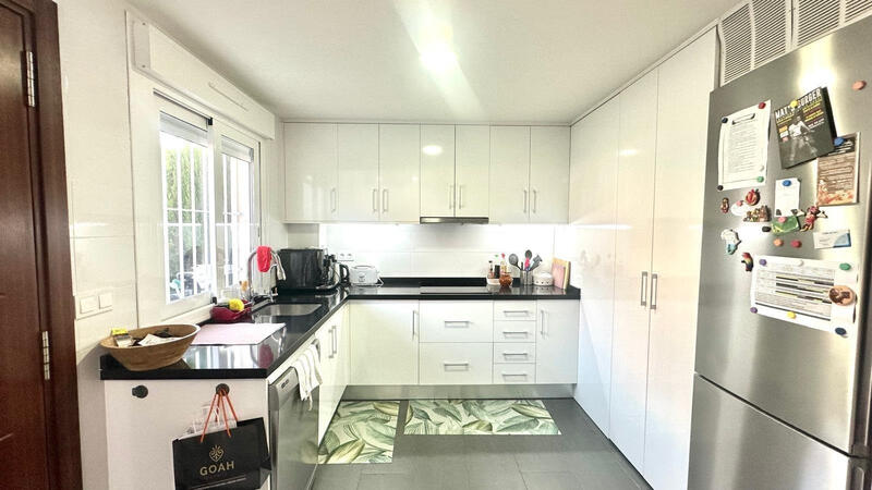 2 slaapkamer Gezinswoning Te koop