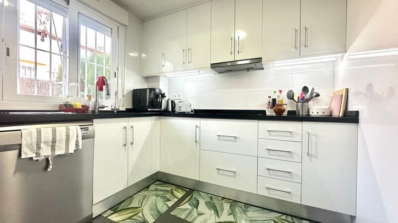 2 slaapkamer Gezinswoning Te koop