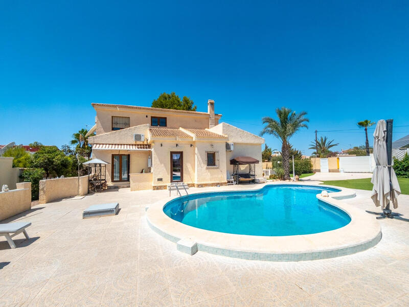4 Cuarto Villa en venta