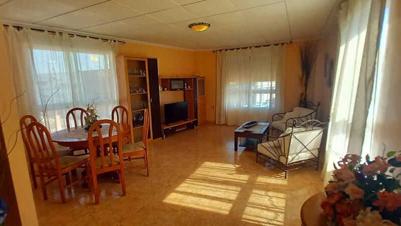5 bedroom Townhouse for sale