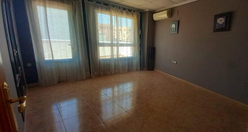 5 bedroom Townhouse for sale