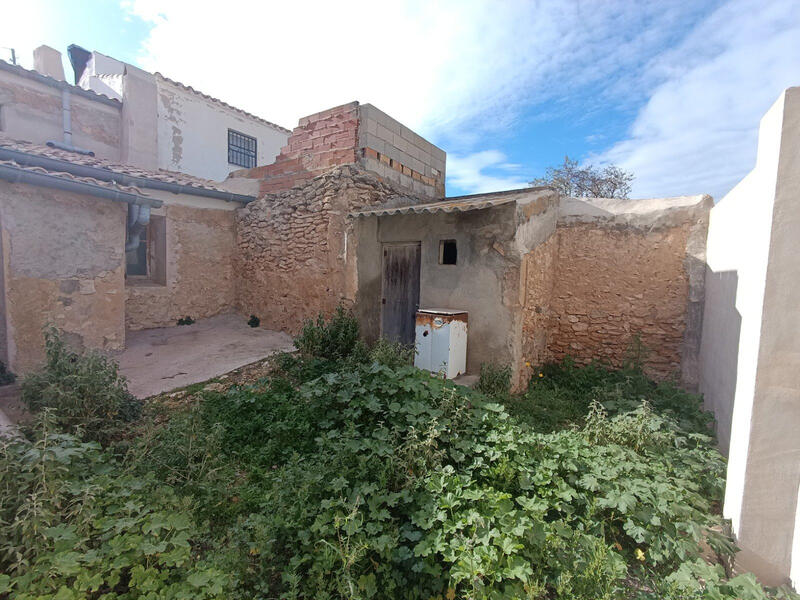 4 bedroom Townhouse for sale