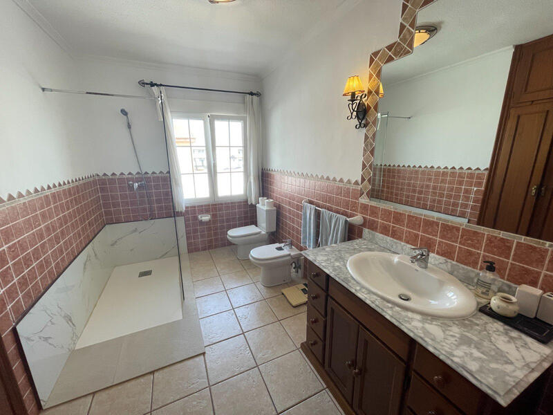 6 bedroom Villa for sale