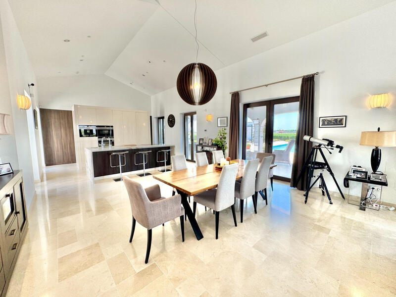 4 soverom Villa til salgs 4 soverom Villa til salgs