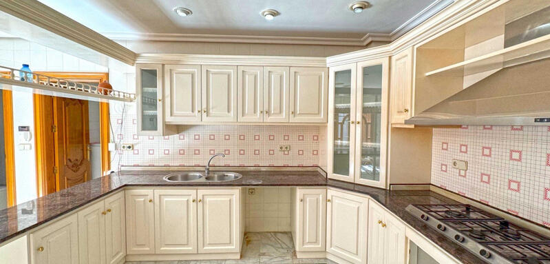 6 bedroom Duplex for sale