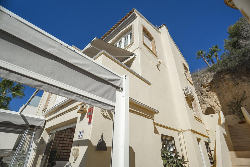 4 Schlafzimmer Villa zu verkaufen