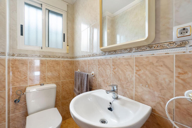 2 slaapkamer Gezinswoning Te koop