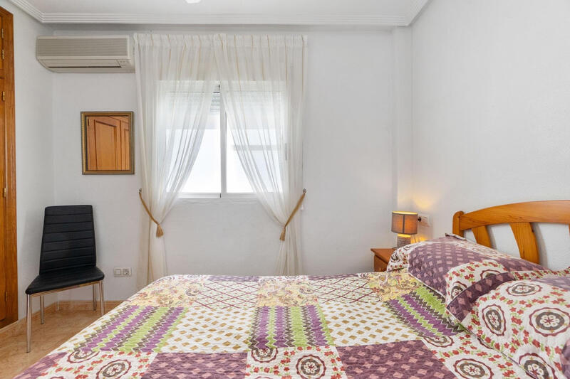 2 slaapkamer Gezinswoning Te koop