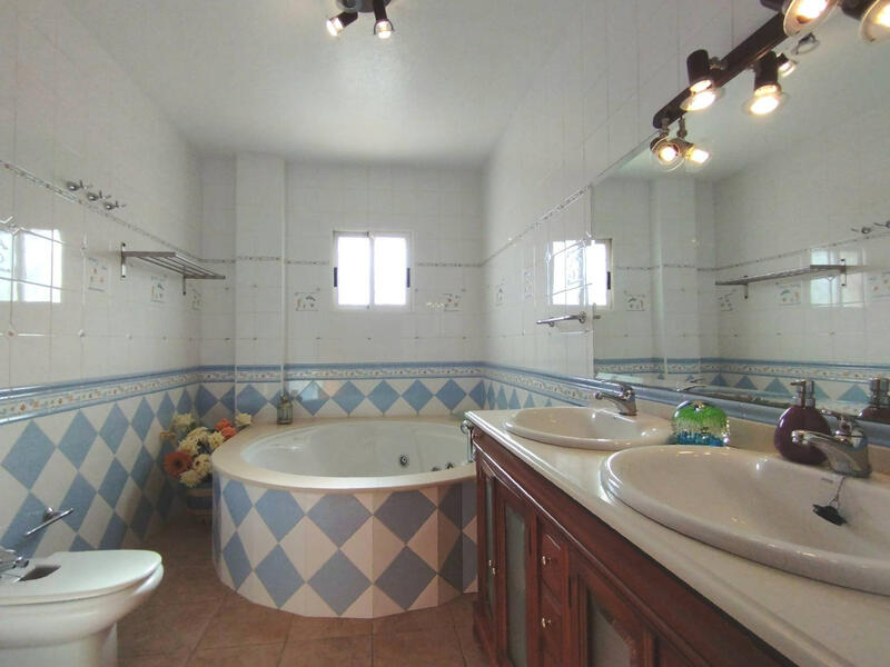 6 Cuarto Villa en venta