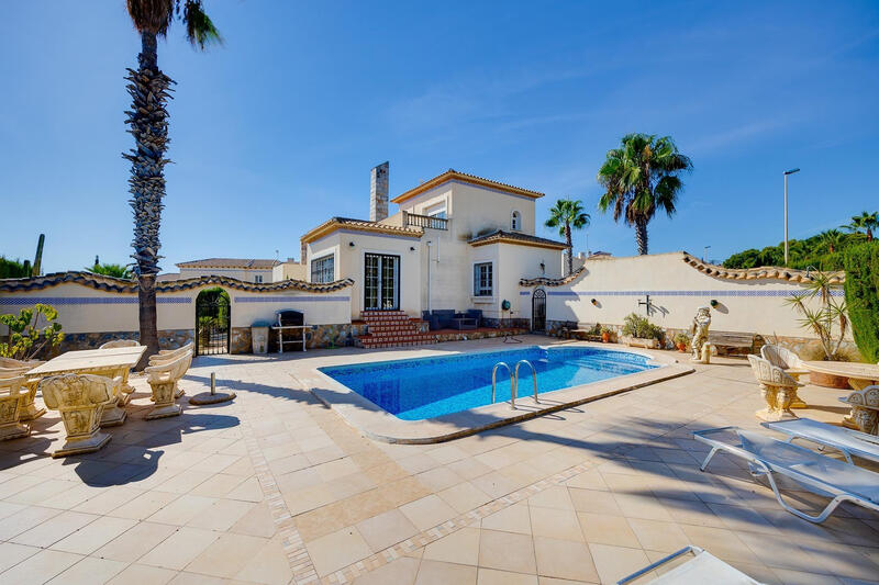 Villa Te koop in Orihuela Costa, Alicante