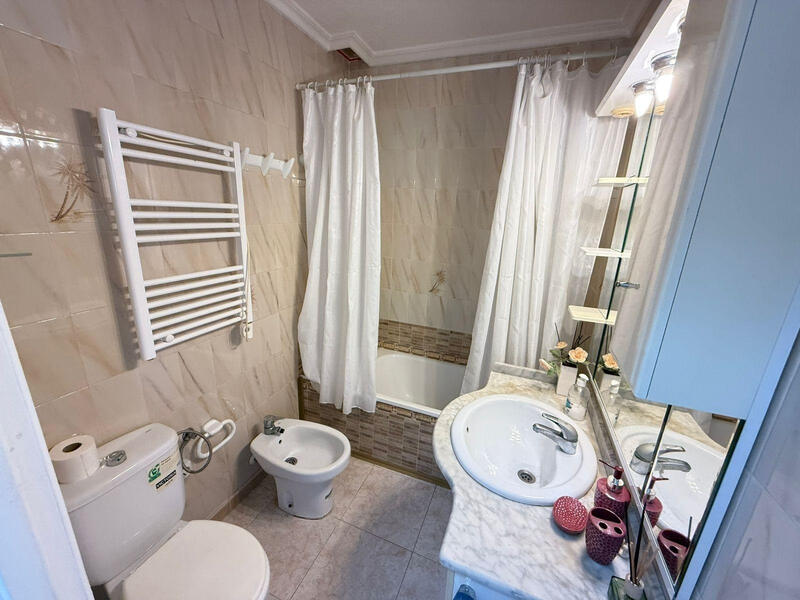 2 slaapkamer Gezinswoning Te koop