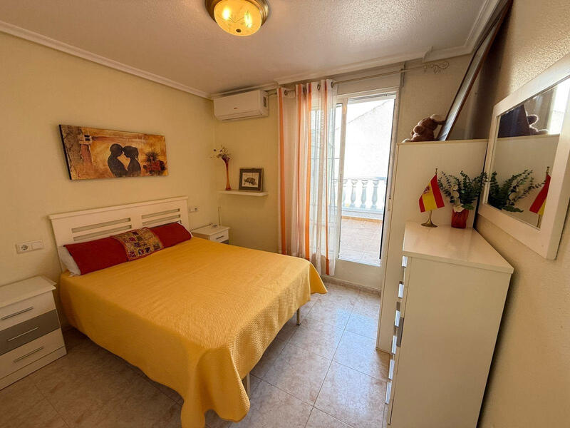 2 slaapkamer Gezinswoning Te koop
