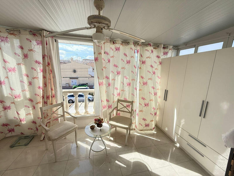 2 slaapkamer Gezinswoning Te koop