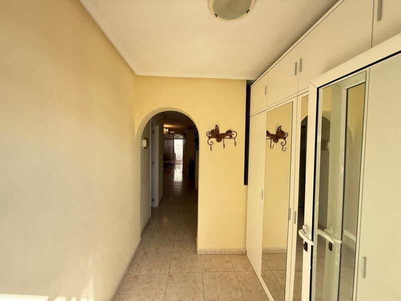 2 slaapkamer Gezinswoning Te koop