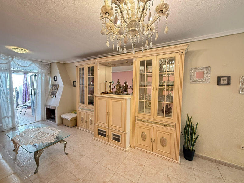 2 slaapkamer Gezinswoning Te koop
