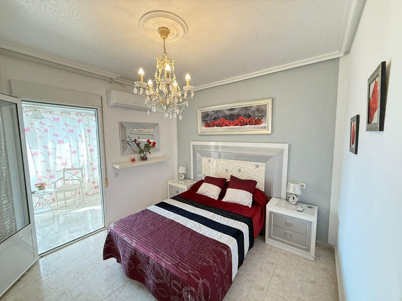 2 slaapkamer Gezinswoning Te koop