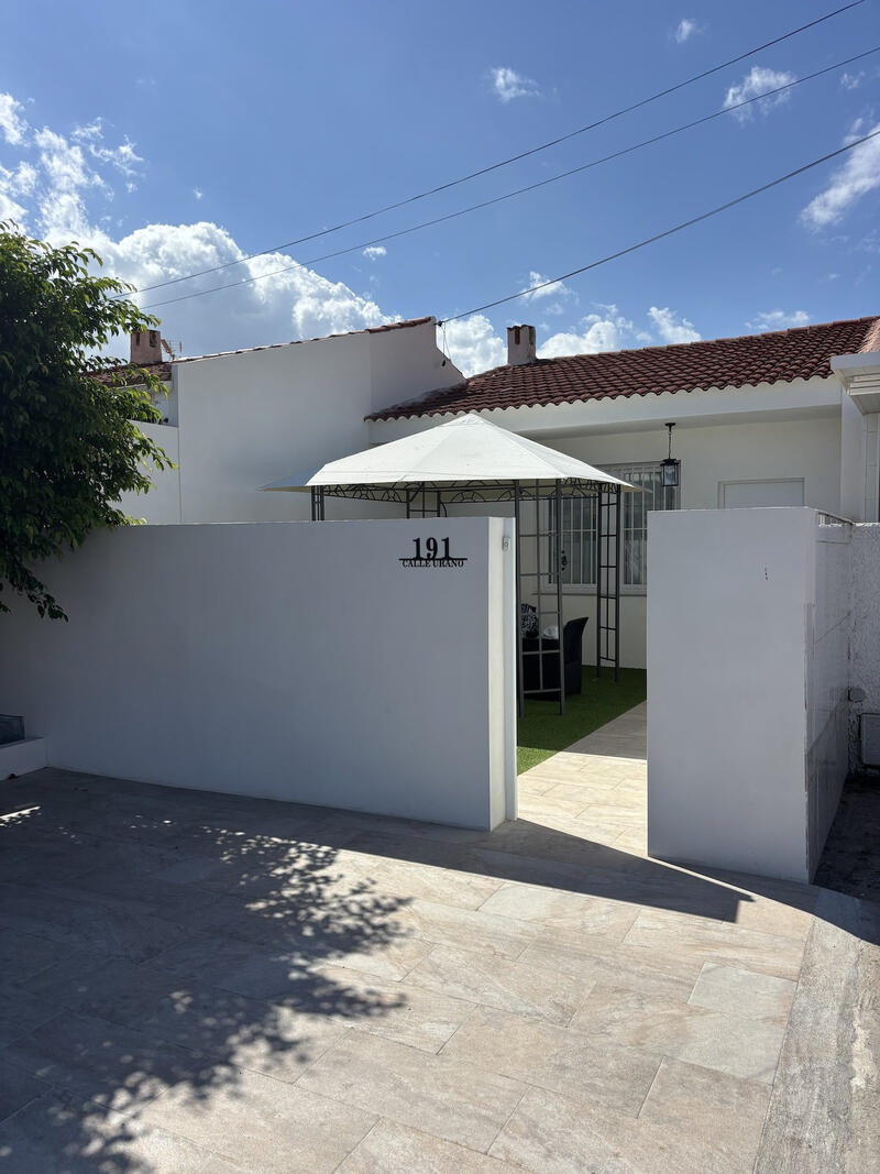 Rekkehus til salgs i Torrevieja, Alicante