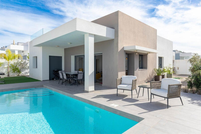 Villa à vendre dans Benijófar, Alicante