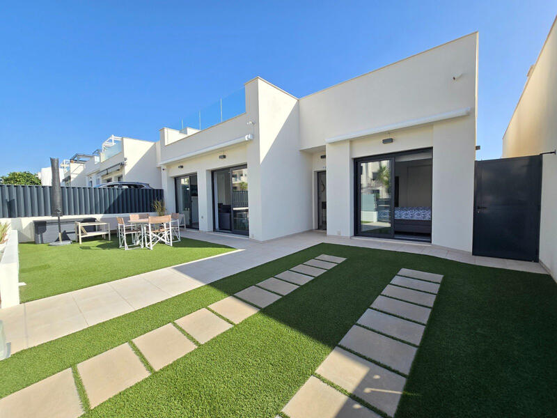 Villa Te koop in Pilar de la Horadada, Alicante