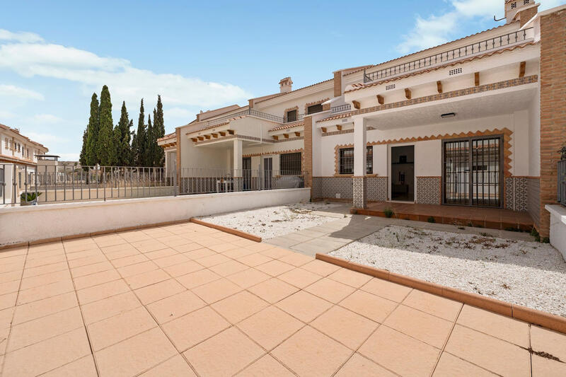Gezinswoning Te koop in San Miguel de Salinas, Alicante