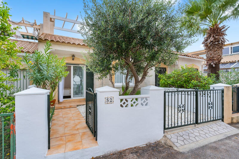 Gezinswoning Te koop in Villamartin, Alicante