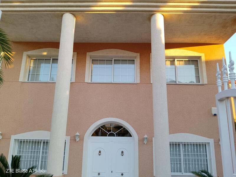 Villa til salgs i Los Perez (Ayuntamiento Almoradi/Torrevieja), Alicante