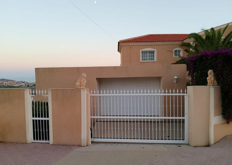 5 soverom Villa til salgs