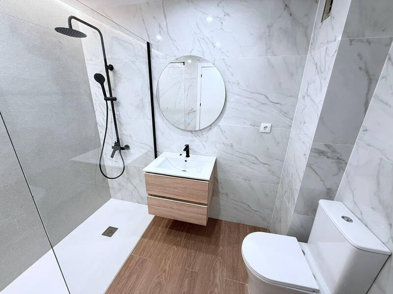 2 slaapkamer Gezinswoning Te koop