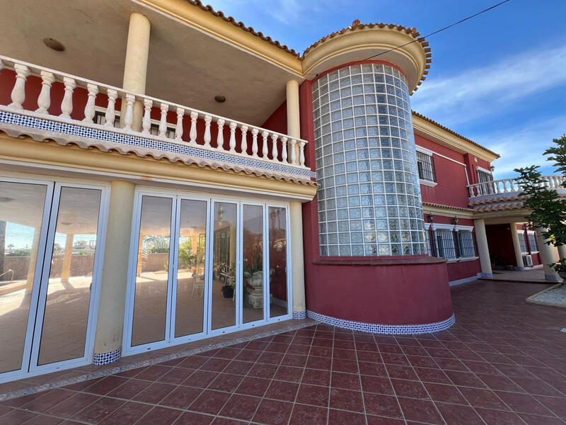 6 slaapkamer Villa Te koop 6 slaapkamer Villa Te koop