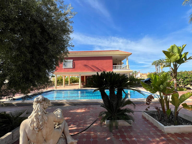 6 slaapkamer Villa Te koop 6 slaapkamer Villa Te koop
