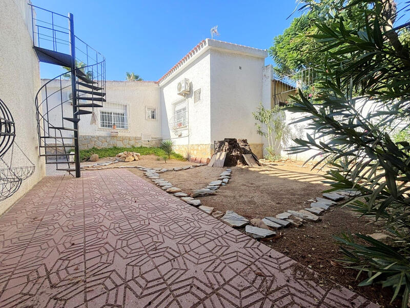 2 slaapkamer Villa Te koop 2 slaapkamer Villa Te koop