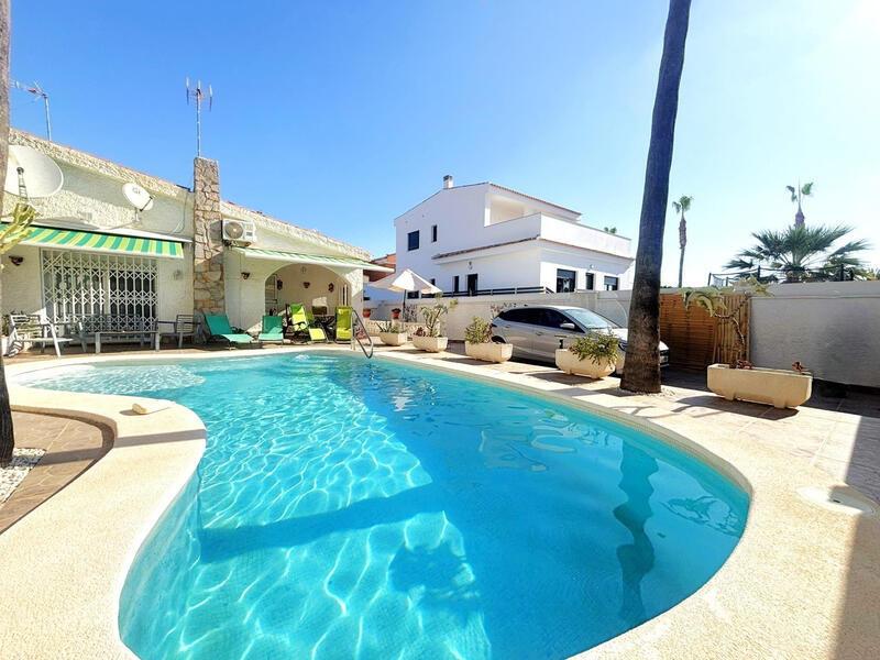 2 slaapkamer Villa Te koop 2 slaapkamer Villa Te koop