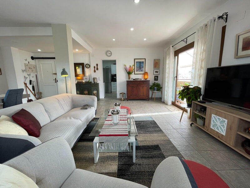 3 bedroom Apartment for sale