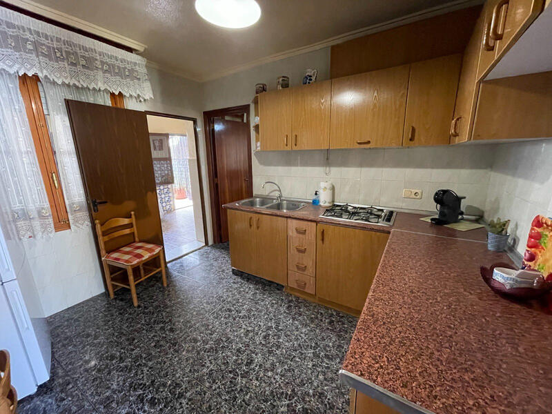 4 bedroom Townhouse for sale