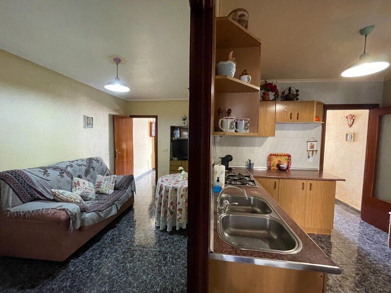 4 bedroom Townhouse for sale