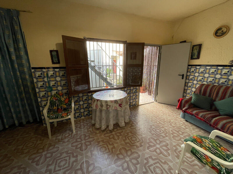 4 bedroom Townhouse for sale