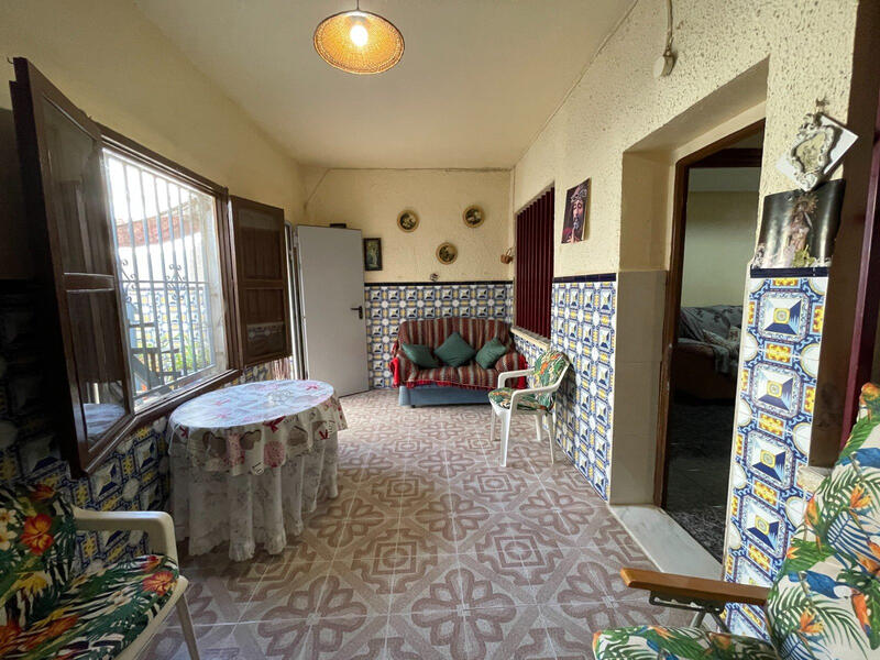 4 bedroom Townhouse for sale