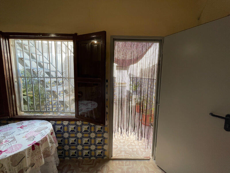 4 bedroom Townhouse for sale