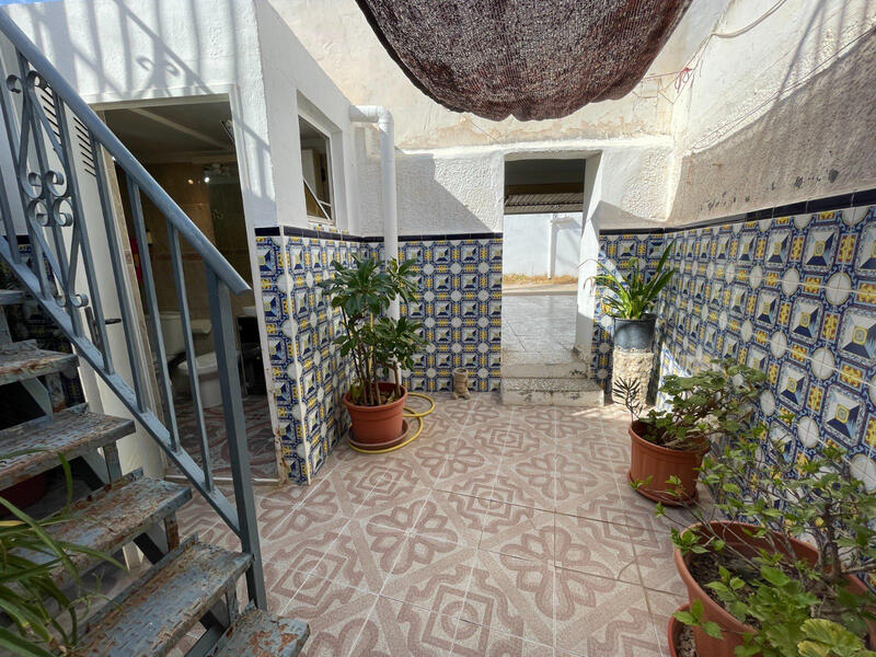 4 bedroom Townhouse for sale