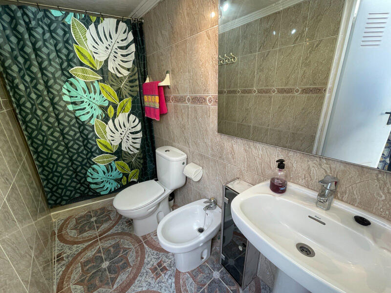 4 bedroom Townhouse for sale