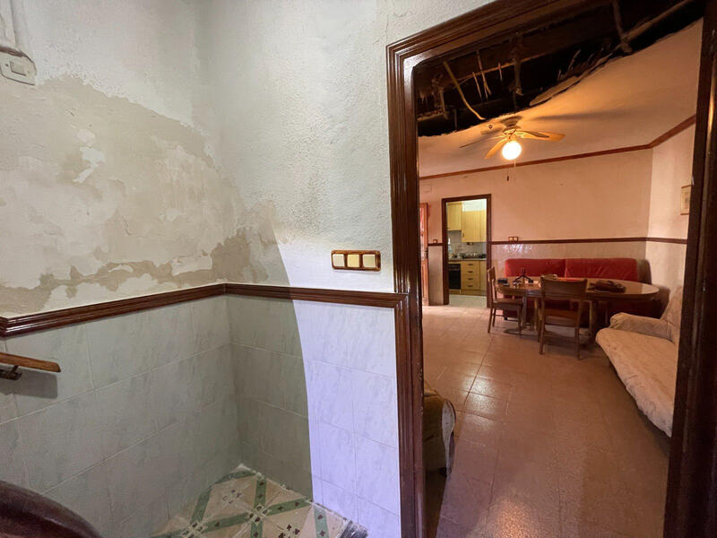 4 bedroom Townhouse for sale