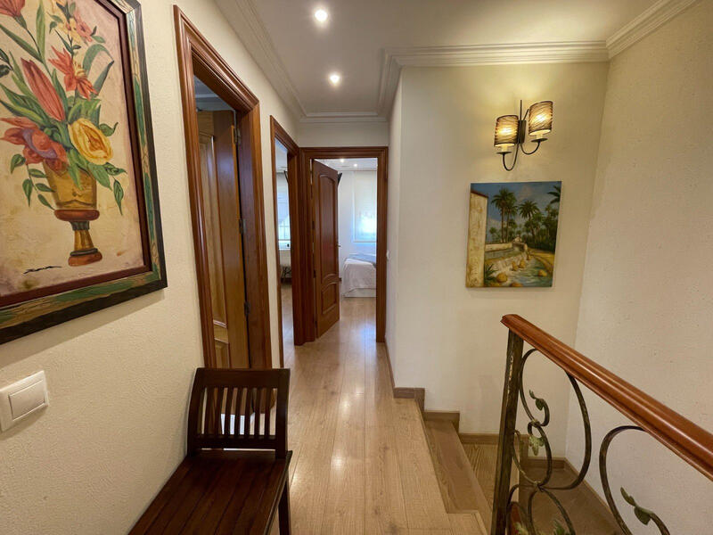 4 bedroom Townhouse for sale