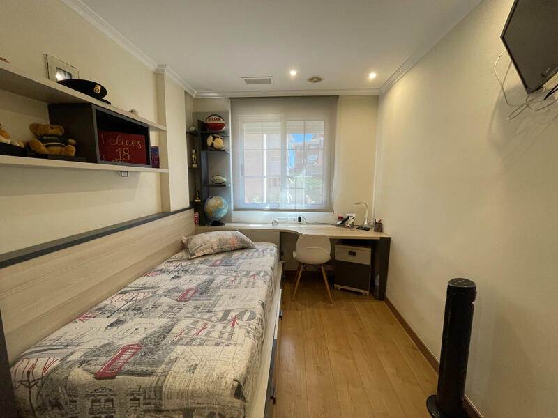 4 bedroom Townhouse for sale