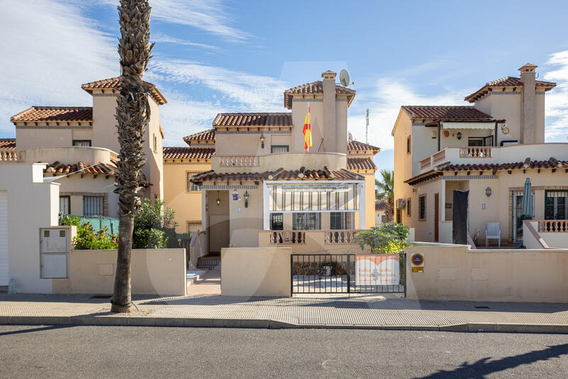 Villa zu verkaufen in Guardamar del Segura, Alicante Villa zu verkaufen in Guardamar del Segura, Alicante