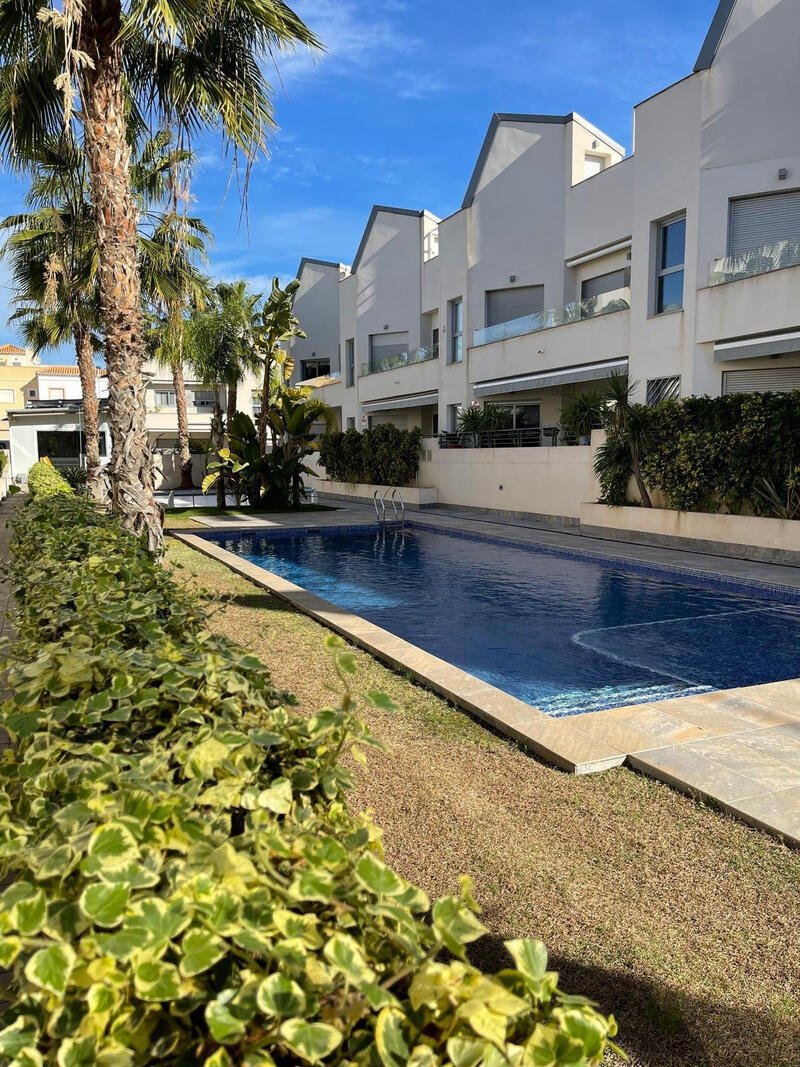 Villa en venta en Torrevieja, Alicante