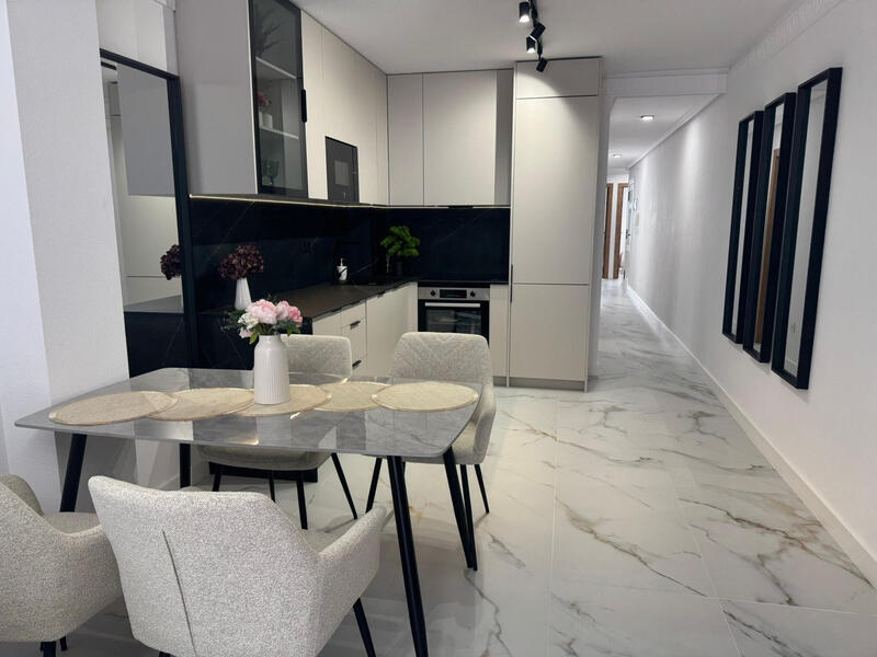 4 bedroom Apartment for sale