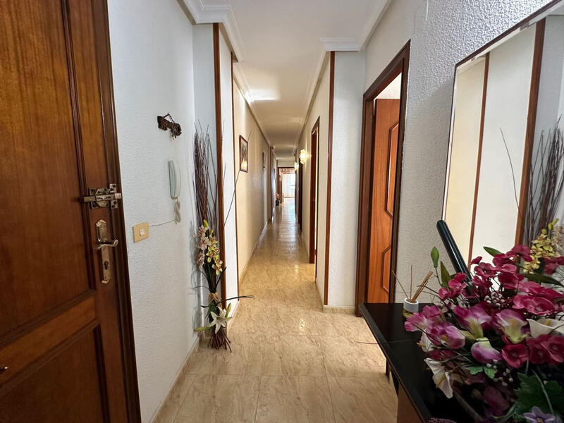 3 bedroom Apartment for sale
