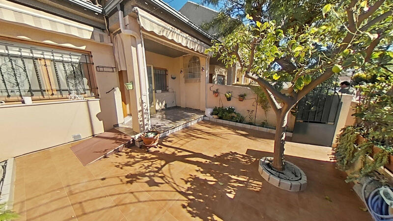 2 bedroom Townhouse for sale