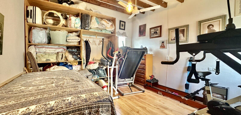 4 bedroom Townhouse for sale